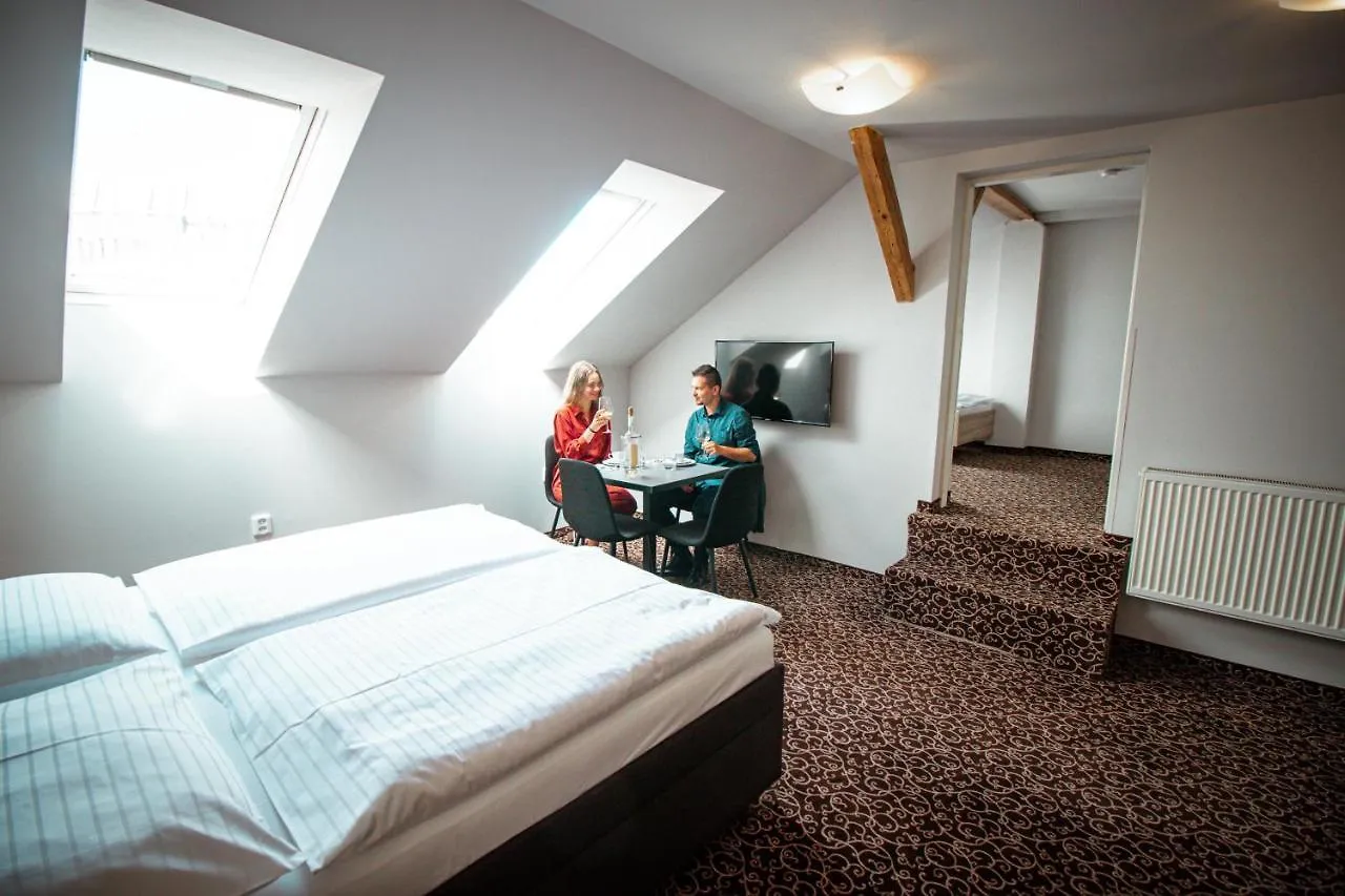 פראג Hotel Brixen