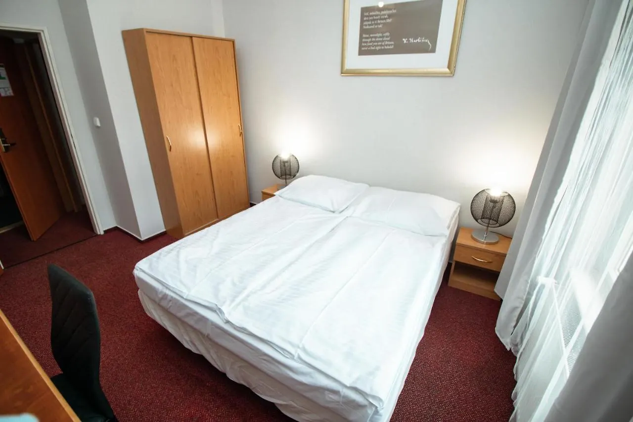 פראג Hotel Brixen